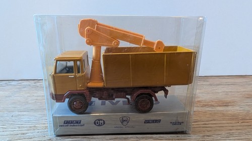 Vecchie auto camion - auto, 1/43